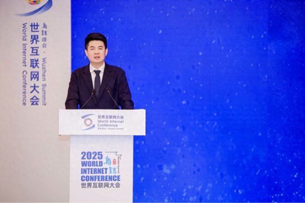 河南配资网 乌镇峰会｜360胡振泉发布《大模型安全白皮书》，构筑全链路AI安全防护网